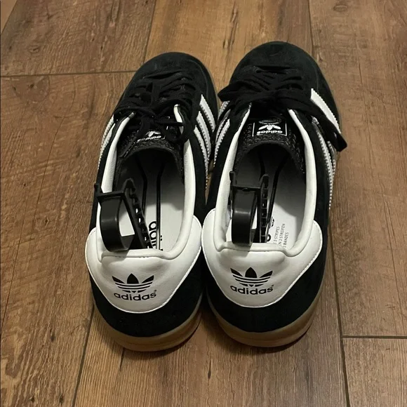 Black and white adidas men’s size 11